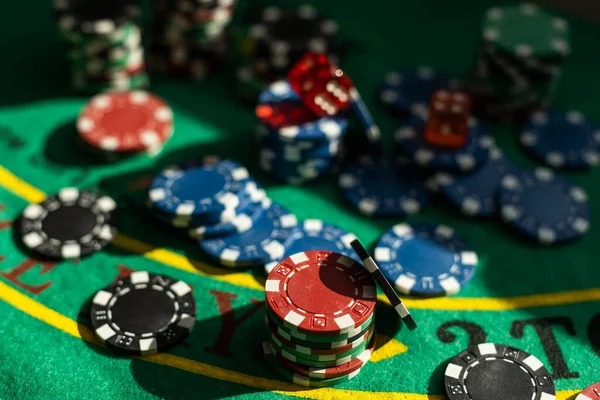 kakakslot Live Casino roulette wheel with dealer spinning on mobile phone
